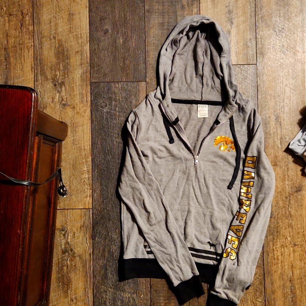 VS pink Hawkeyes hoodie